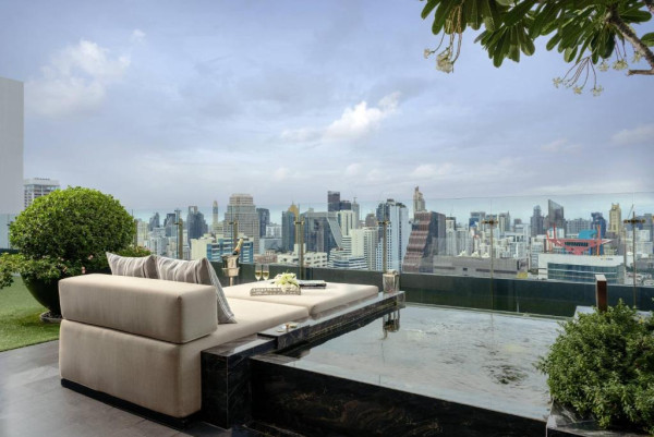 더 스카이 스윗